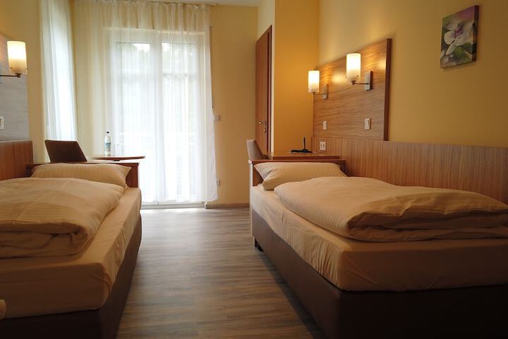 Room 7 of 77