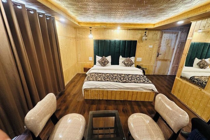 Room 4 of 13