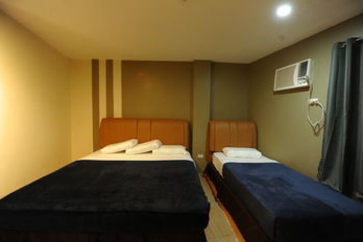 Room 14 of 28