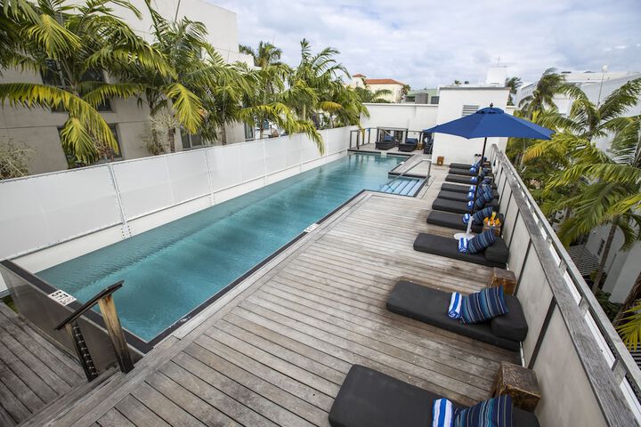 Hotel Pool