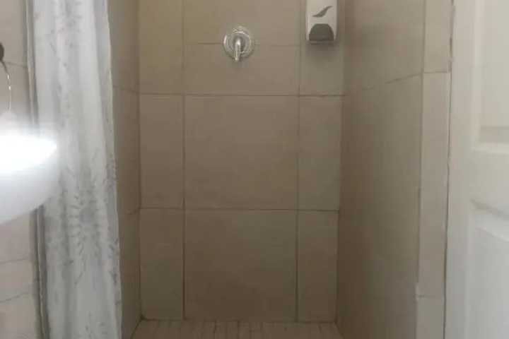 Room 7 of 12