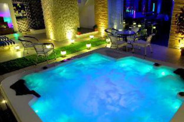 Hot tub