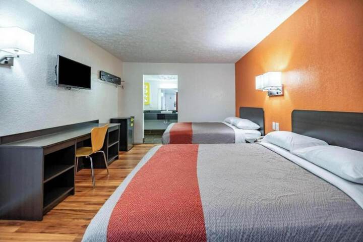 2 Double Beds (7 of 9)