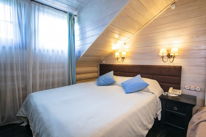 Room 3 of 169
