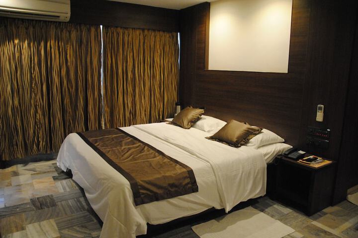 Room 3 of 16