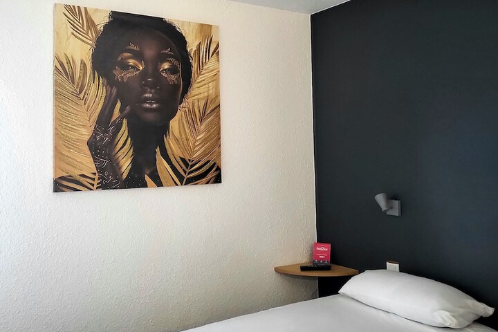 Room 9 of 30