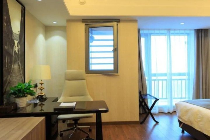 Room 4 of 14