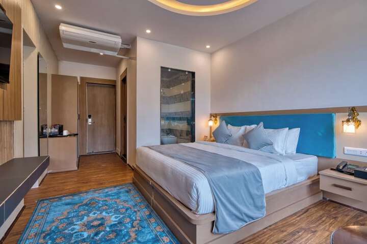 Room 5 of 38
