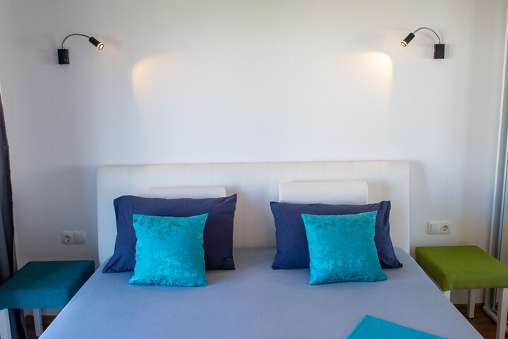 Room 12 of 83