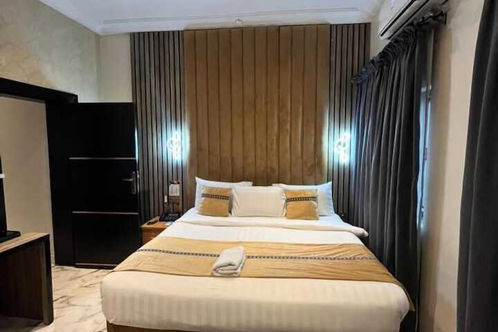 Room 5 of 39