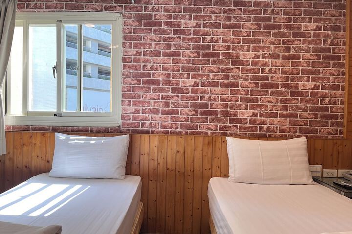 Room 25 of 32