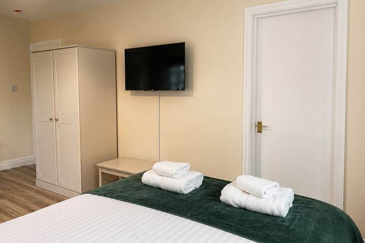 Room 33 of 65