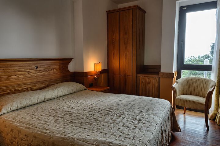 Room 5 of 42