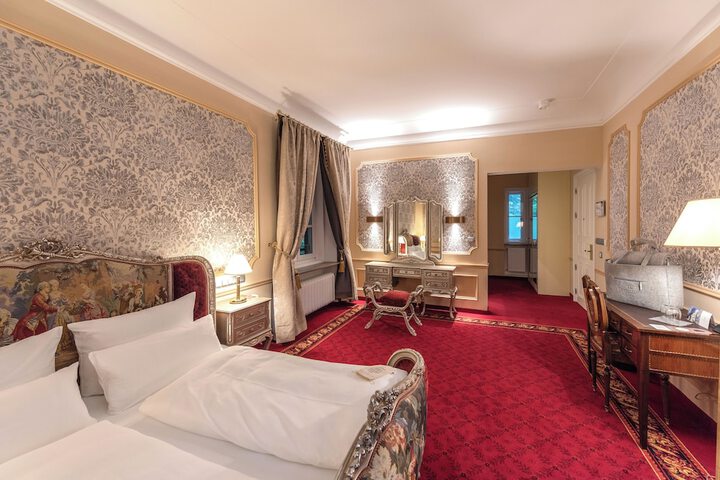 Room 5 of 62