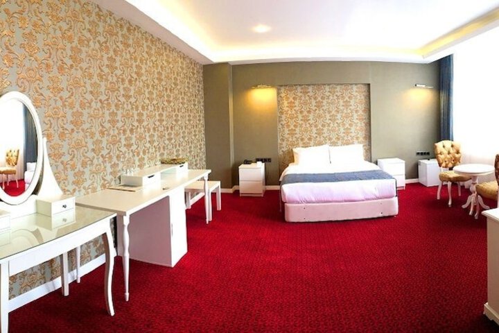 Room 4 of 33