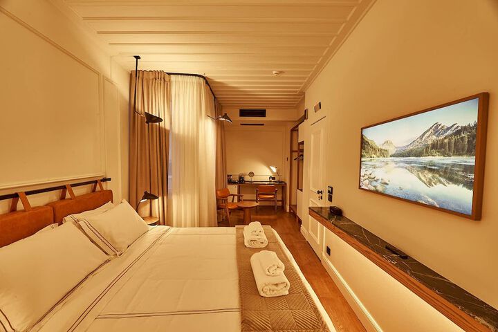 Room 3 of 28