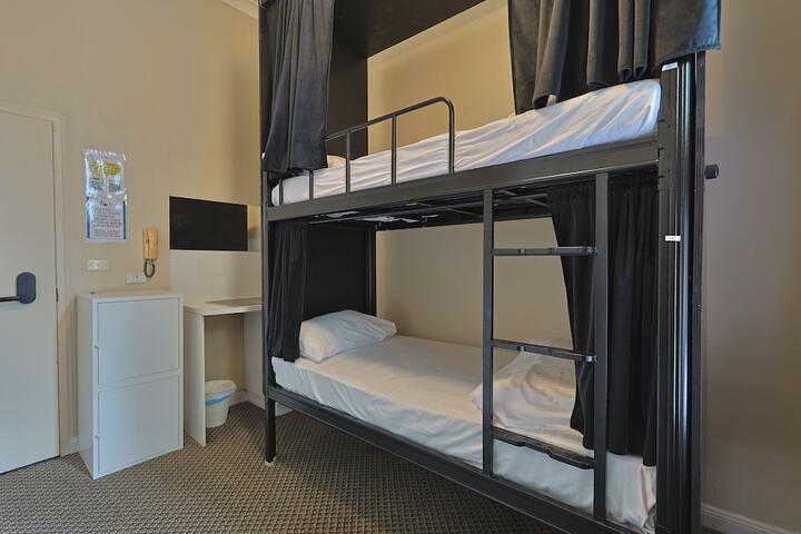 Room 11 of 40