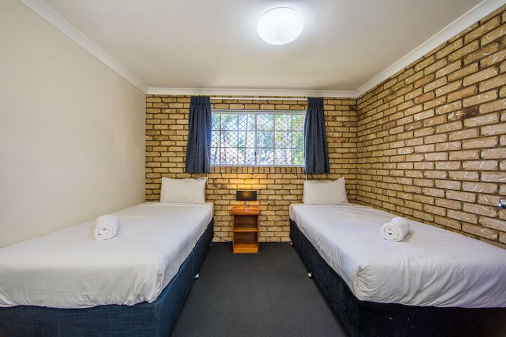 Room 13 of 32