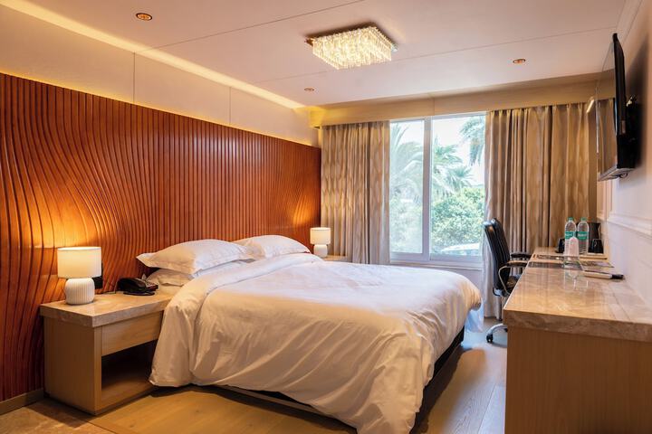 Room 38 of 143