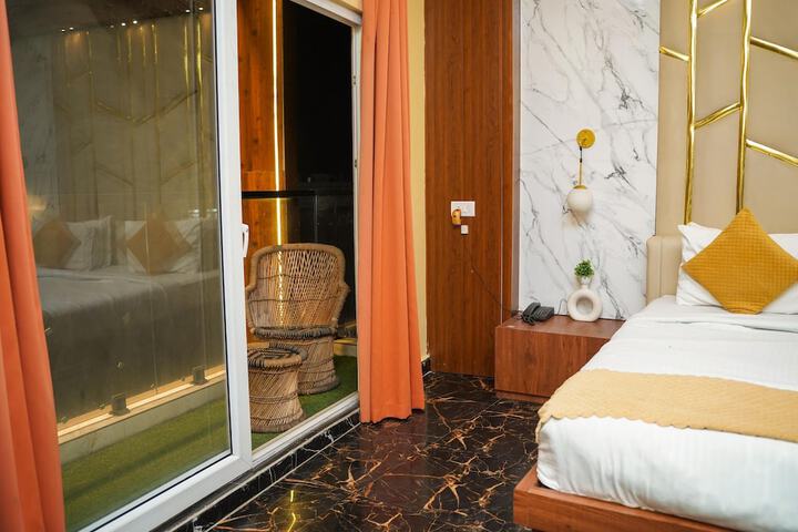 Room 4 of 11