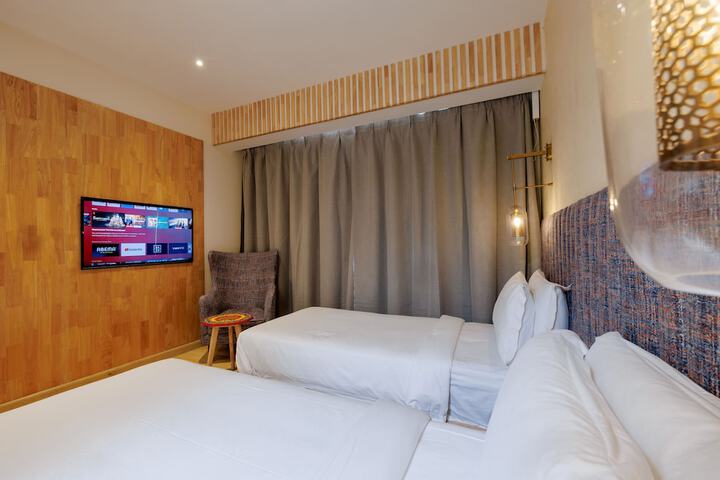 Room 19 of 153