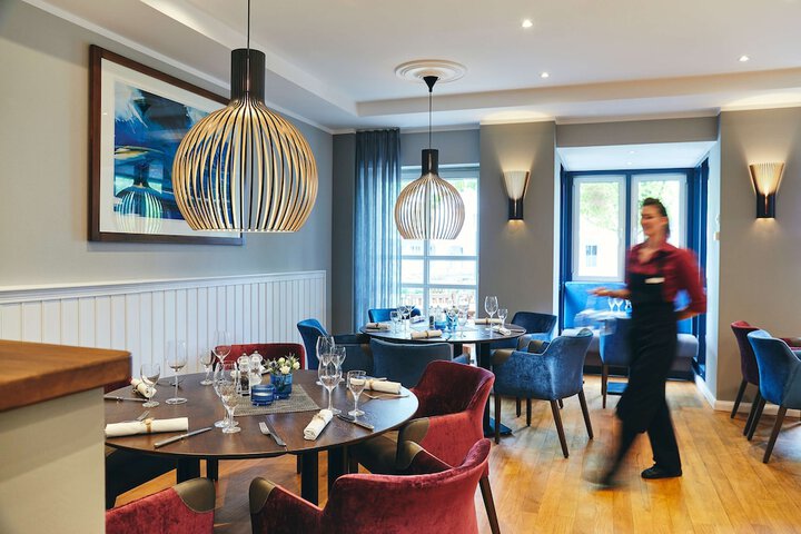 Dining 80 of 99