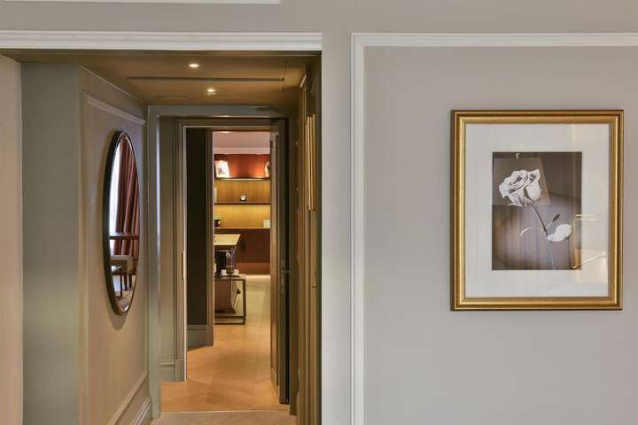 Room 32 of 178