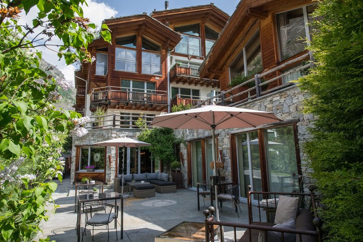 Sundeck 76 of 86
