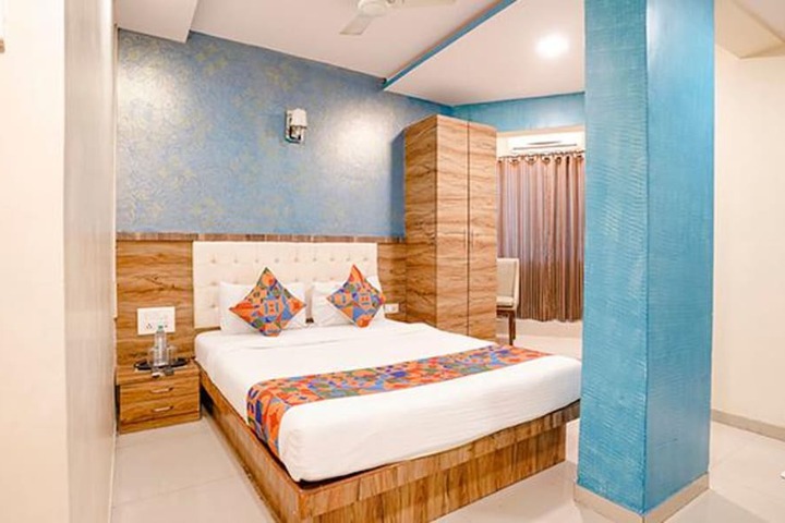 Room 9 of 28