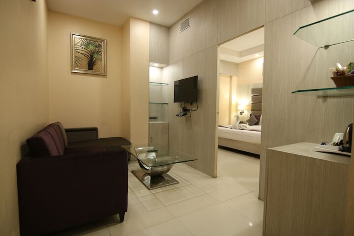 Room 5 of 24