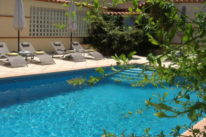 Pool 10 of 19