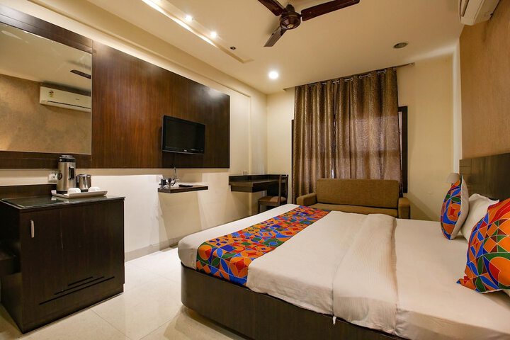Room 13 of 32