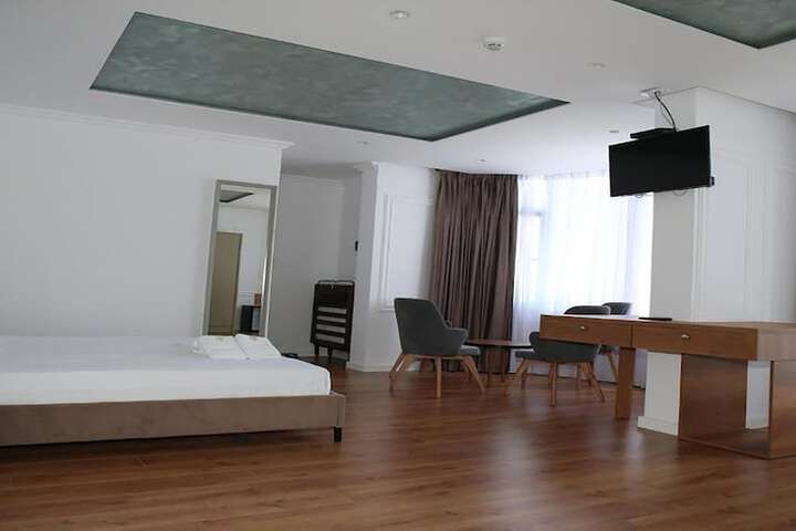 Room 14 of 37