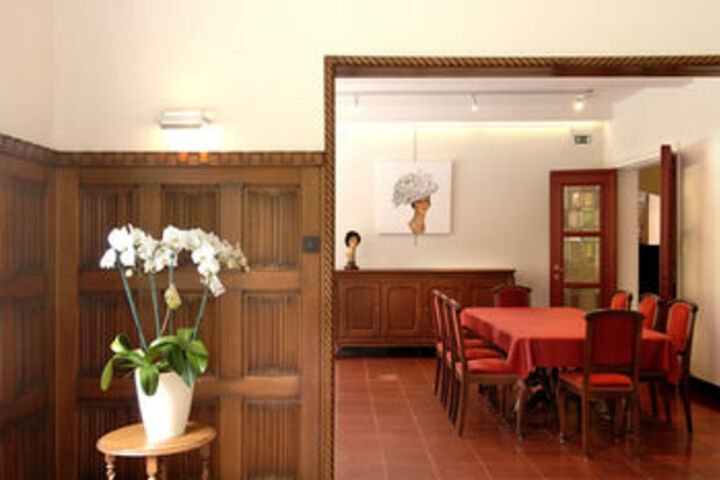 Dining 7 of 27