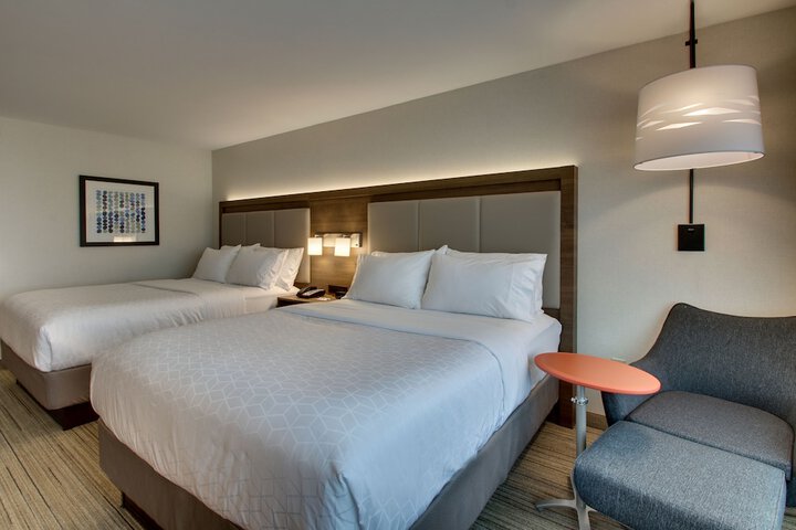 1 King Bed (9 of 10)