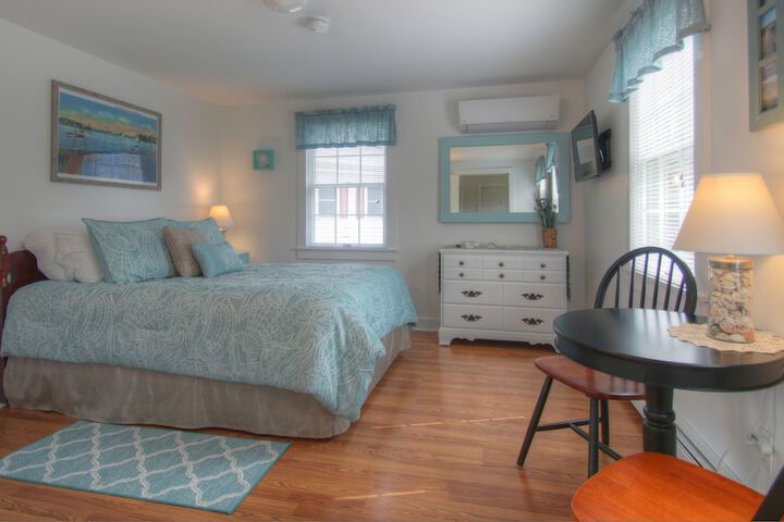 Room 6 of 77