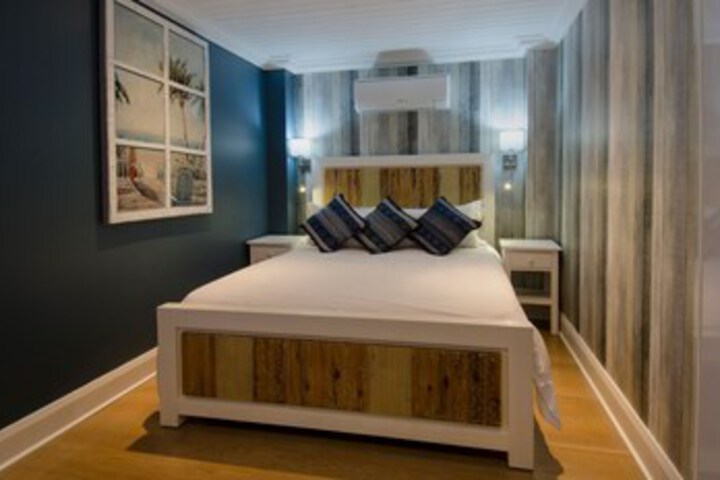 Room 8 of 25