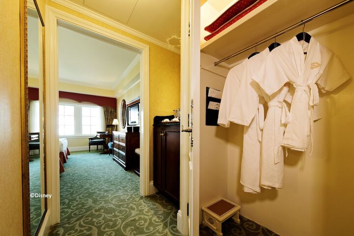 Room 8 of 84