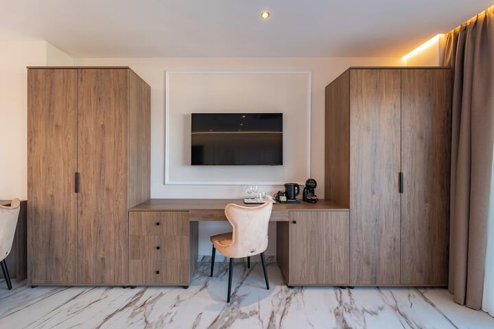 Room 53 of 187