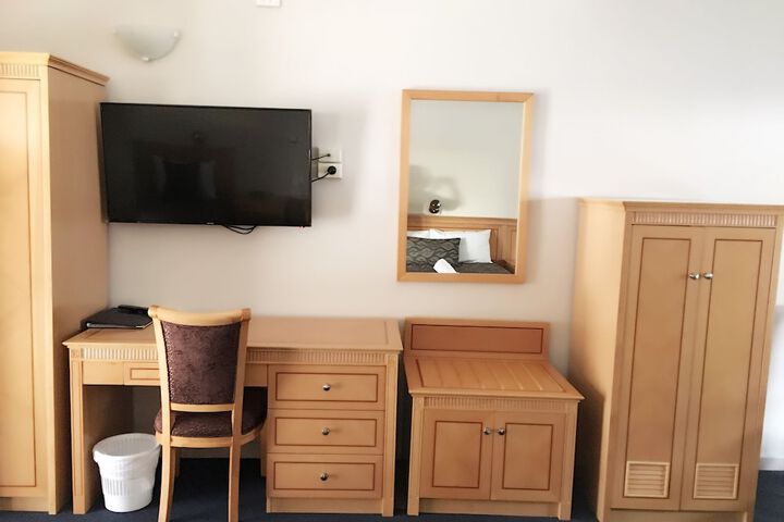 Room 27 of 63