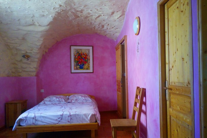 Room 4 of 40