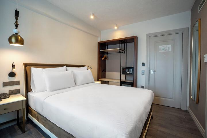 Room 21 of 64