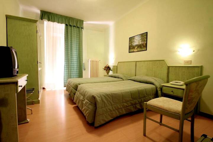 Room 4 of 36