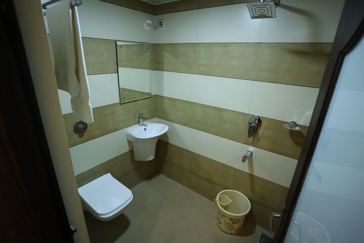 Room 50 of 63