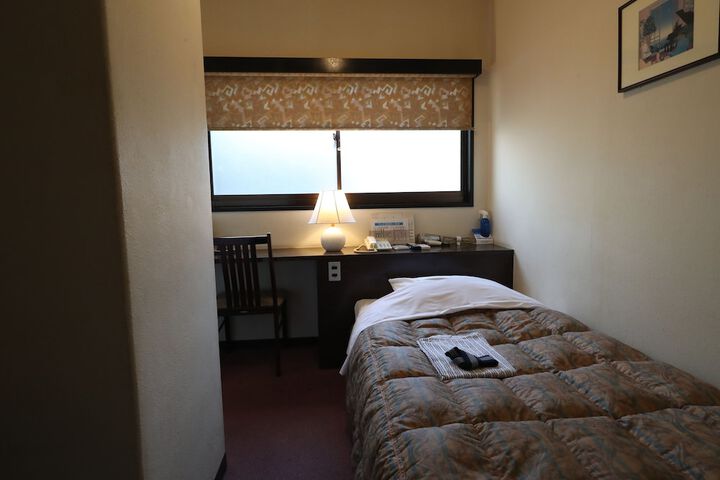 Room 6 of 19