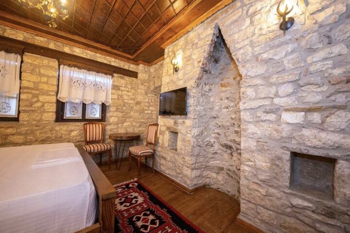 Room 5 of 25