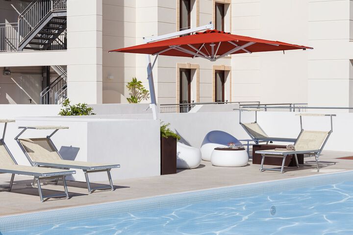 Pool 52 of 105