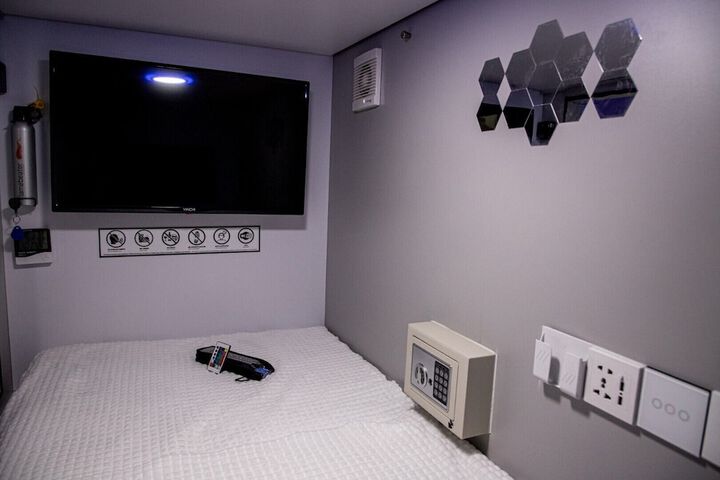 Room 9 of 26