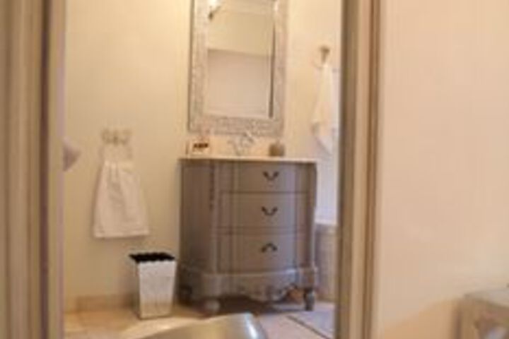 Room 5 of 164