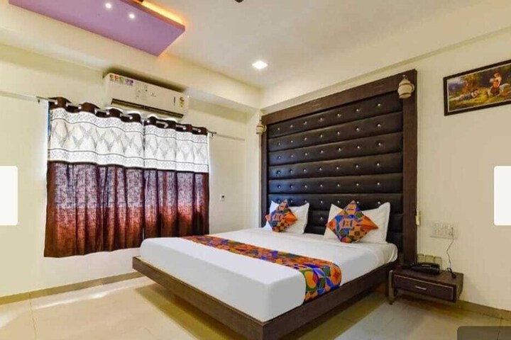 Room 5 of 10